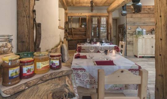 Cena in Baita di Montagna